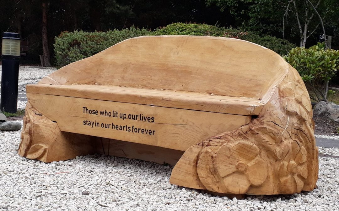 The Tools and Techniques Behind Professional Chainsaw Carving